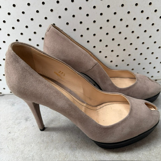 LK BENNETT / 'floret' stilettos / black patent leather / 38 (3919745940910048582)