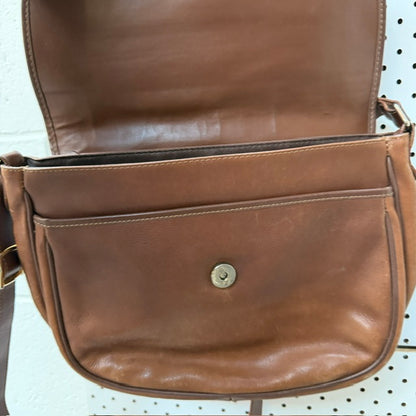 1980s vintage / CB pelleterre / made in italy / leather cross body bag (3920797431920058978)