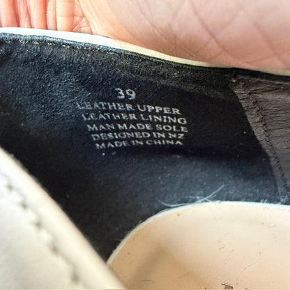 Mi Piaci / "V-Neck" Cap Toe Ballet Flats / 39 (3922603955954297171)