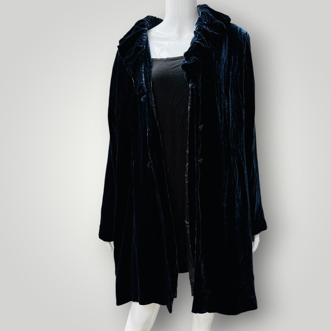 VERGE / 'odette' coat in navy silk velvet / XL (3923740334681898489)
