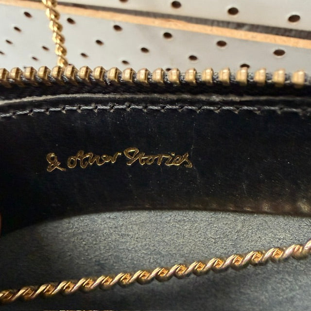 & Other Stories / black leather bag with gold shoulder chain (3923827275383647034)