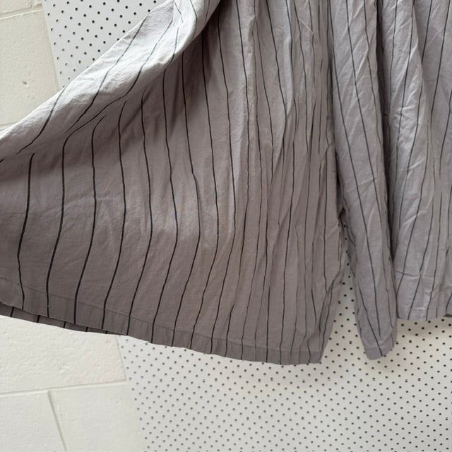 Moyuru (もゆる)  / avant-garde, architectural wide-leg cropped culottes / m (3924355077233259362)