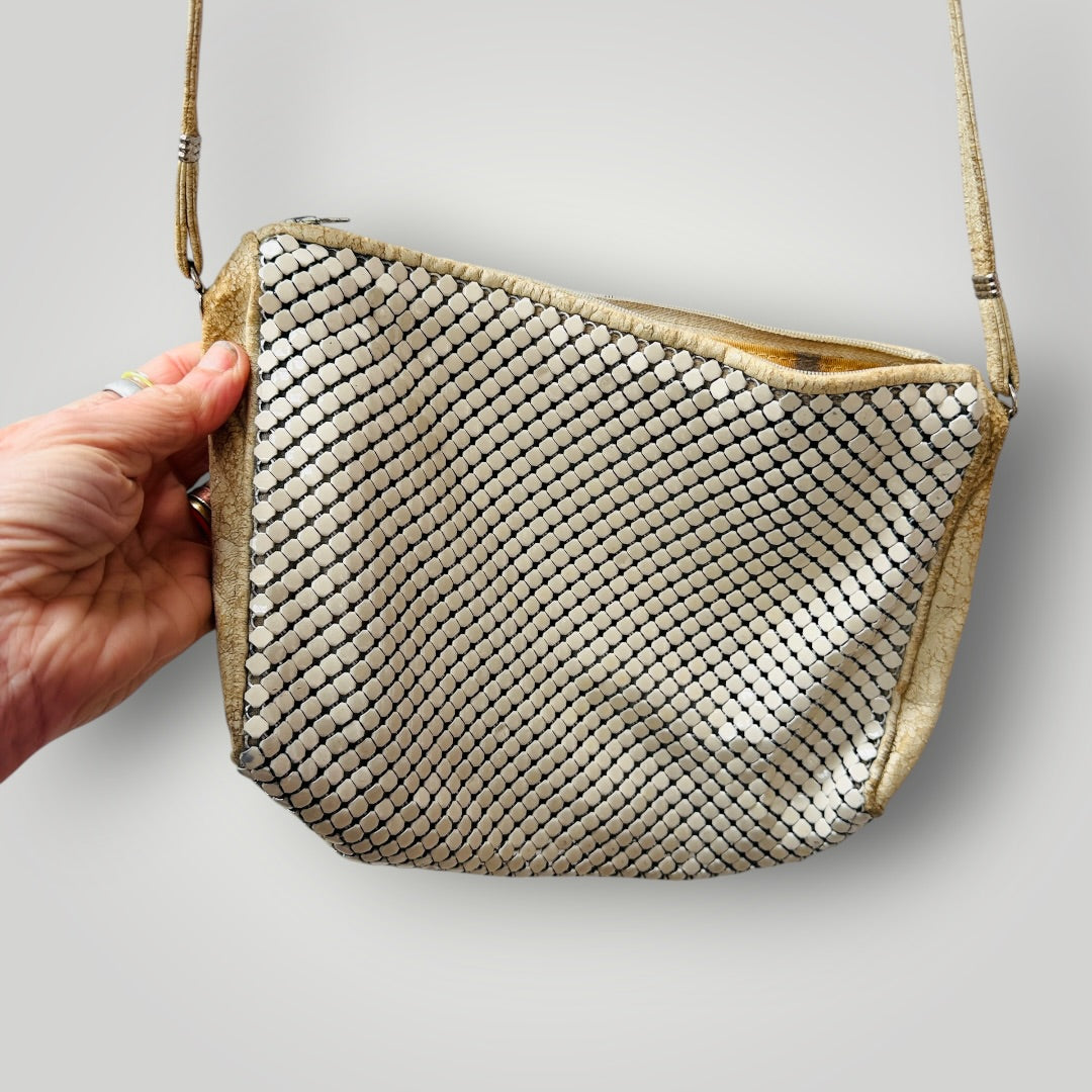 1960s vintage / OROTON / metallic mesh crossbody bag (3924432092680284928)