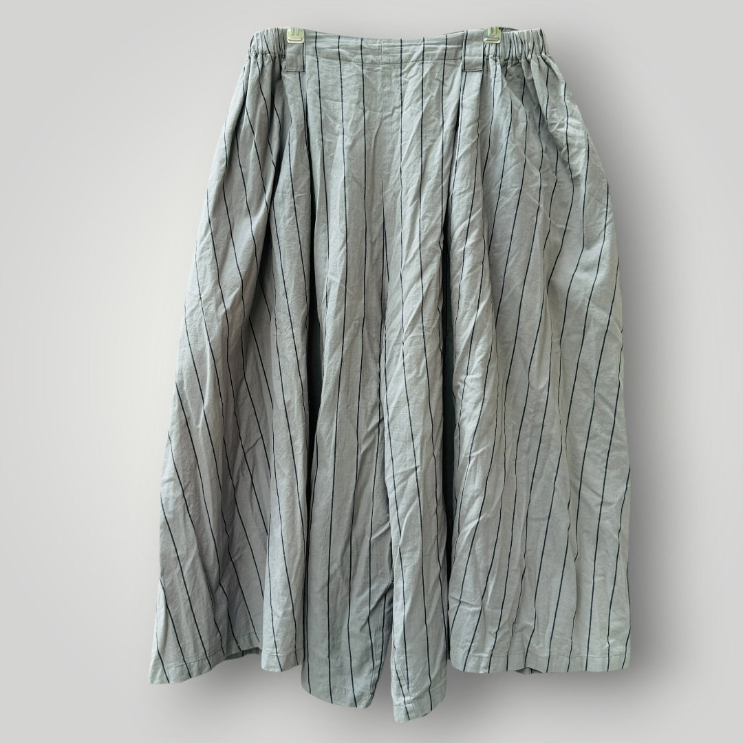 Moyuru (もゆる)  / avant-garde, architectural wide-leg cropped culottes / m (3924432133283858780)