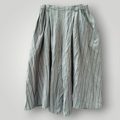 Moyuru (もゆる)  / avant-garde, architectural wide-leg cropped culottes / m (3924432133283858780)