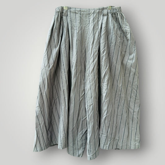 Moyuru (もゆる)  / avant-garde, architectural wide-leg cropped culottes / m (3924432133283858780)
