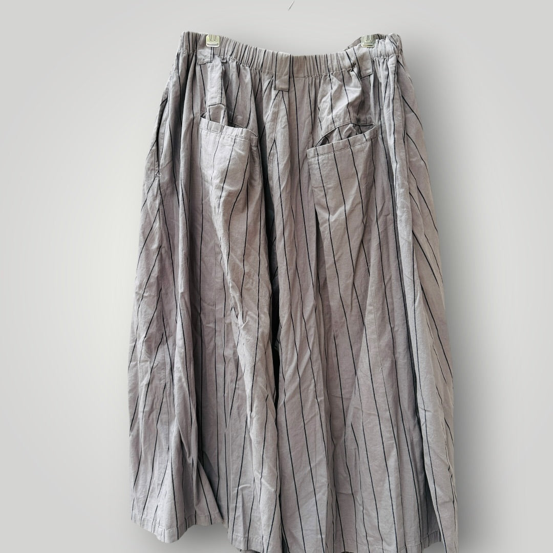 Moyuru (もゆる)  / avant-garde, architectural wide-leg cropped culottes / m (3924432138382369365)