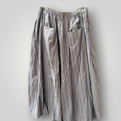 Moyuru (もゆる)  / avant-garde, architectural wide-leg cropped culottes / m (3924432138382369365)