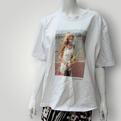 CURATA ARCHIVE / woman with tennis racquet / grandad tee / oversized s/m (3925111050283415664)