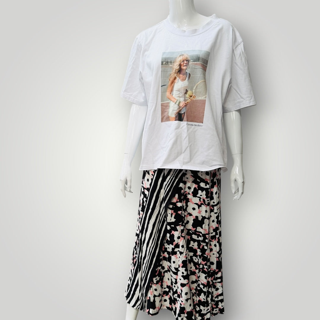 CURATA ARCHIVE / woman with tennis racquet / grandad tee / oversized s/m (3925111052792200377)