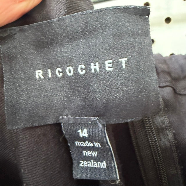 RICOCHET /  Black Skirt-Trouser Hybrid / 14 (3925639036032975403)