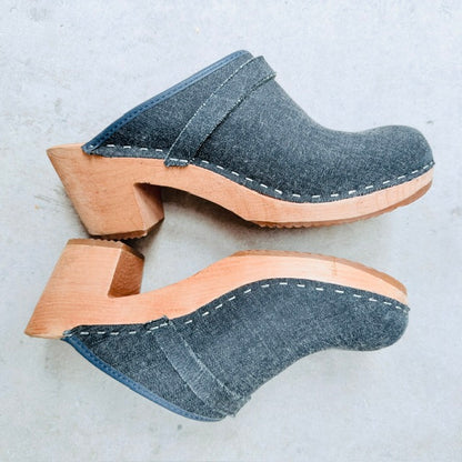 FUNKIS / dark denim blue wooden clogs / Size 39 (3926155991341019304)