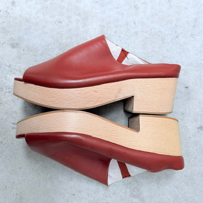 GORMAN / red/brown leather open-toe wooden clog mules / Size 40 (3926156016154173019)