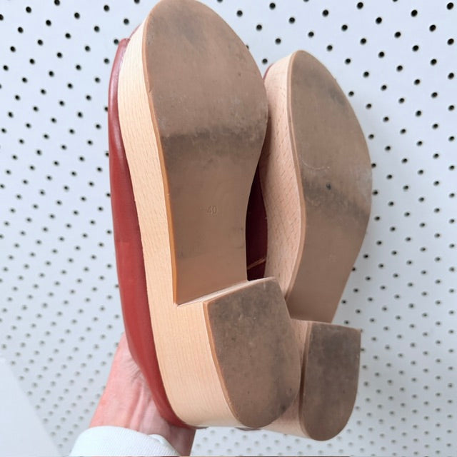 GORMAN / red/brown leather open-toe wooden clog mules / Size 40 (3926156019546127807)