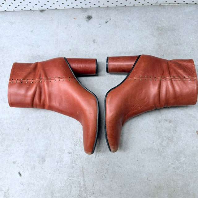 KATHRYN WILSON / rust brown leather studded ankle boots / Size 41 (3926156031697089774)