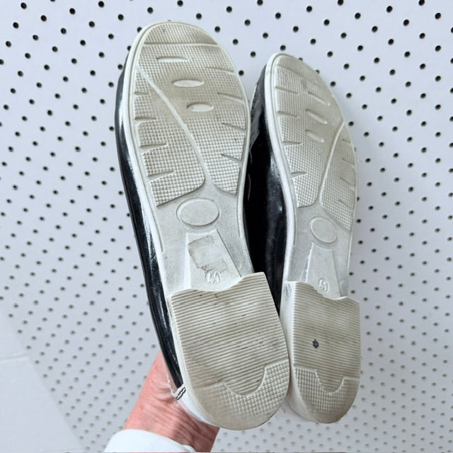 MINX / black and white patent leather two-tone loafers / Size 40 (3926156069043162626)