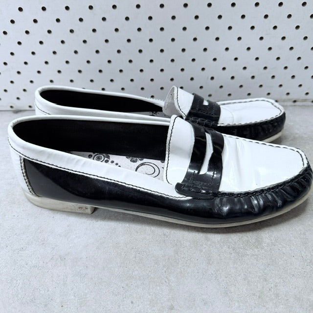 MINX / black and white patent leather two-tone loafers / Size 40 (3926156081508873330)
