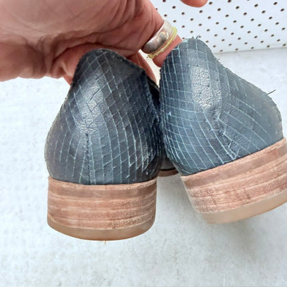 SILENT D / blue textured leather woven cut-out loafers / 39 (3926156125146077348)