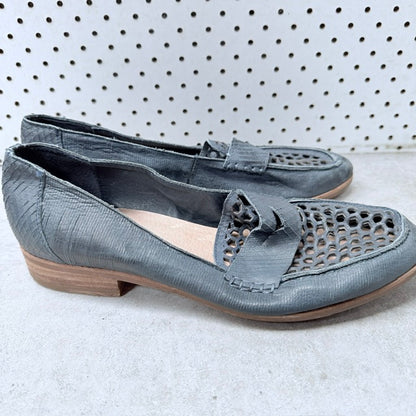 SILENT D / blue textured leather woven cut-out loafers / 39 (3926156132828674233)