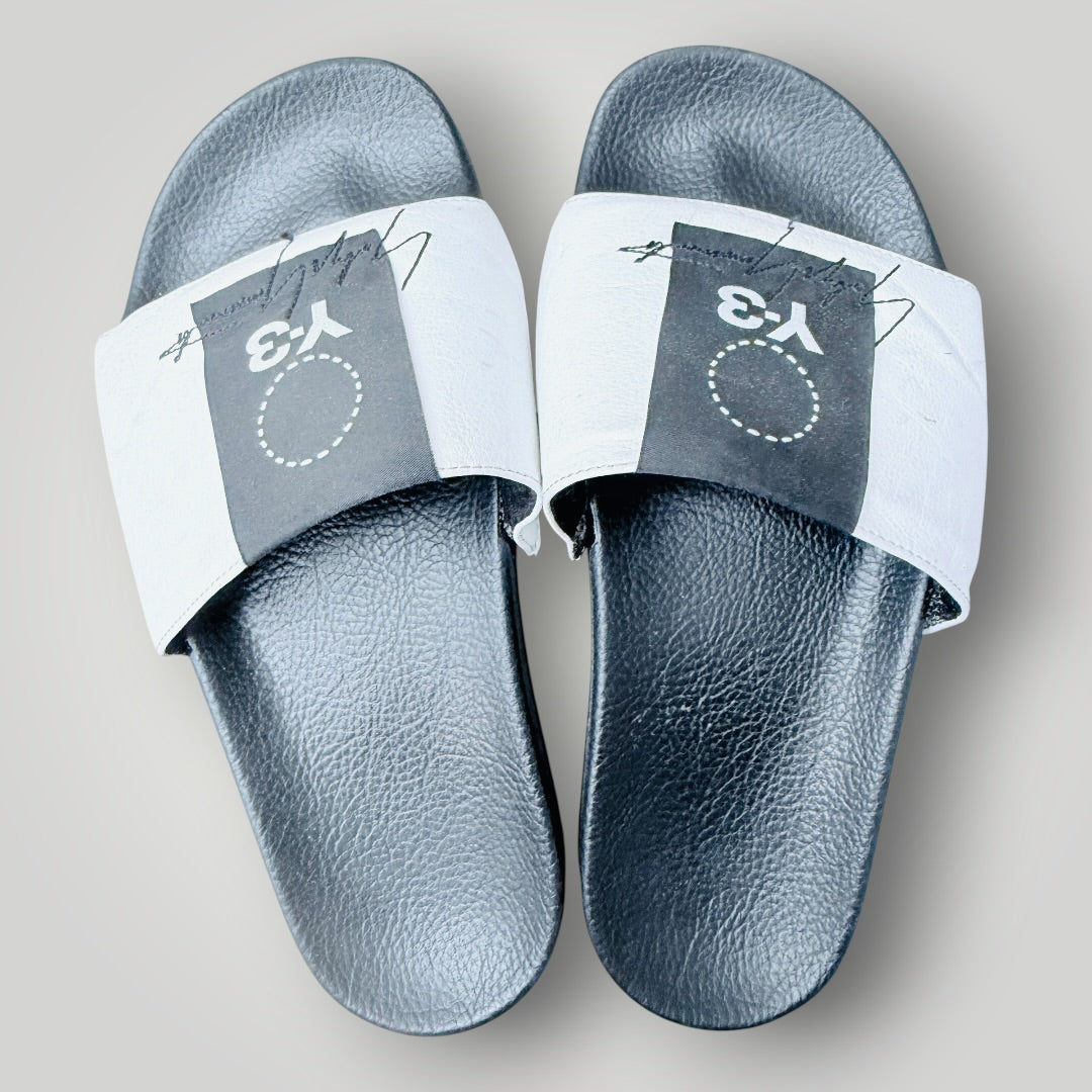 Y-3 x ADIDAS / white and black graphic slide sandals / 39 (3926156203129854220)
