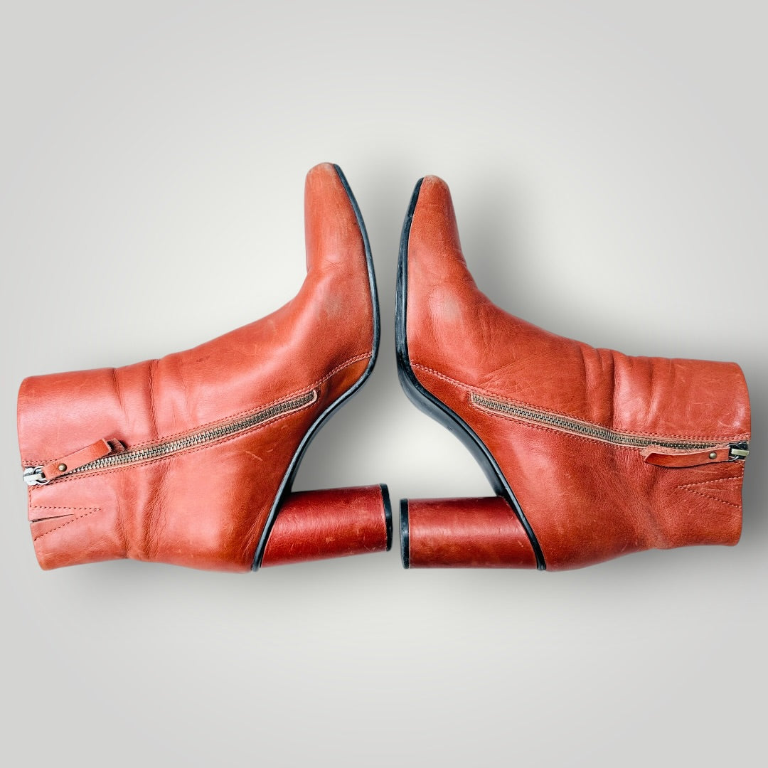 KATHRYN WILSON / rust brown leather studded ankle boots / Size 41 (3926156221145250600)