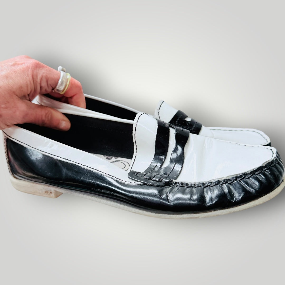 MINX / black and white patent leather two-tone loafers / Size 40 (3926156229908844094)