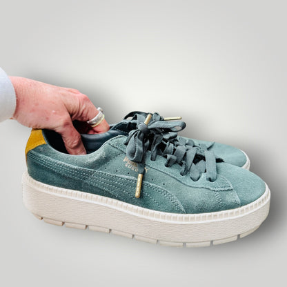 PUMA / sage green suede platform sneakers / 39 (3926156248565463717)