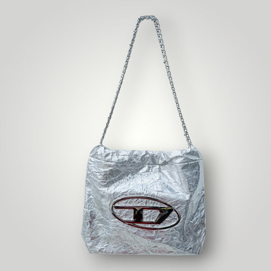 DIESEL / silver metallic crinkled leather chain shoulder bag (3926230044734078984)