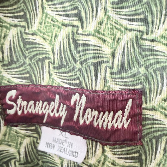 STRANGELY NORMAL / green patterned short sleeve button-up shirt / XL (3926417339600312597)