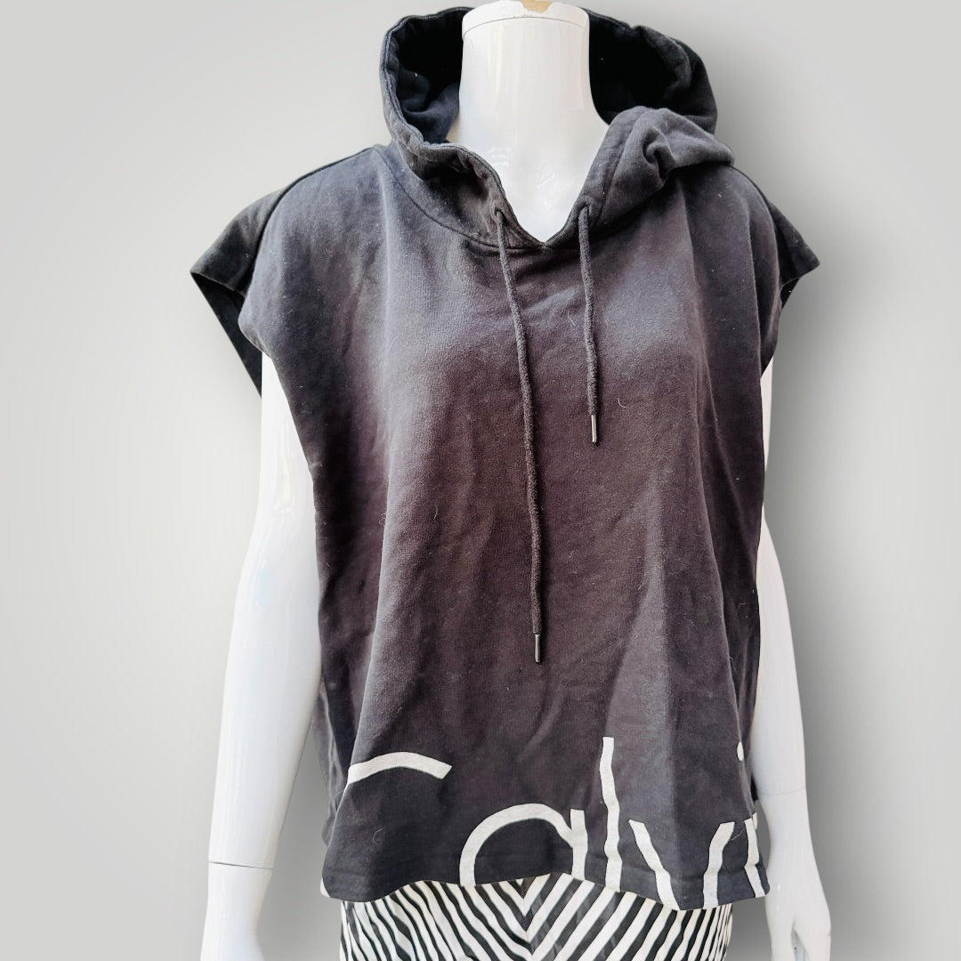 CALVIN KLEIN JEANS / black sleeveless hoodie with logo hem / XL (3927449883088906424)