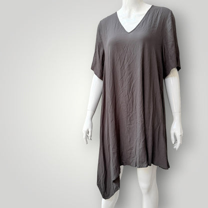 ET AL / charcoal grey asymmetric short sleeve tunic dress / M (3927694095423435478)