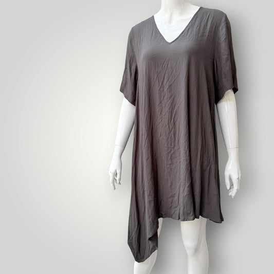ET AL / charcoal grey asymmetric short sleeve tunic dress / M (3927694095423435478)