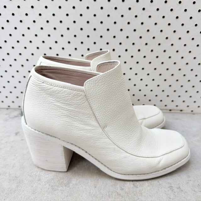 Intentionally Blank - White Leather Ankle Boots - Size 9 (3928058789429215055)