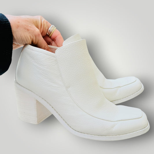 Intentionally Blank - White Leather Ankle Boots - Size 9 (3928058946106304703)
