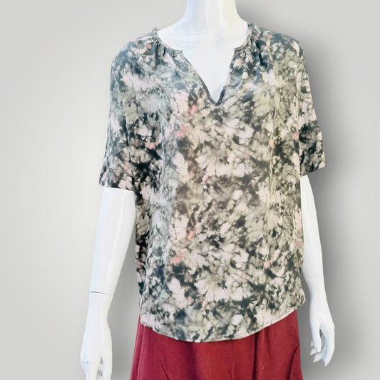 Juliette Hogan - V-Neck Short Sleeve Silk Top - Olive & Pink - Size S (3928210912408094364)