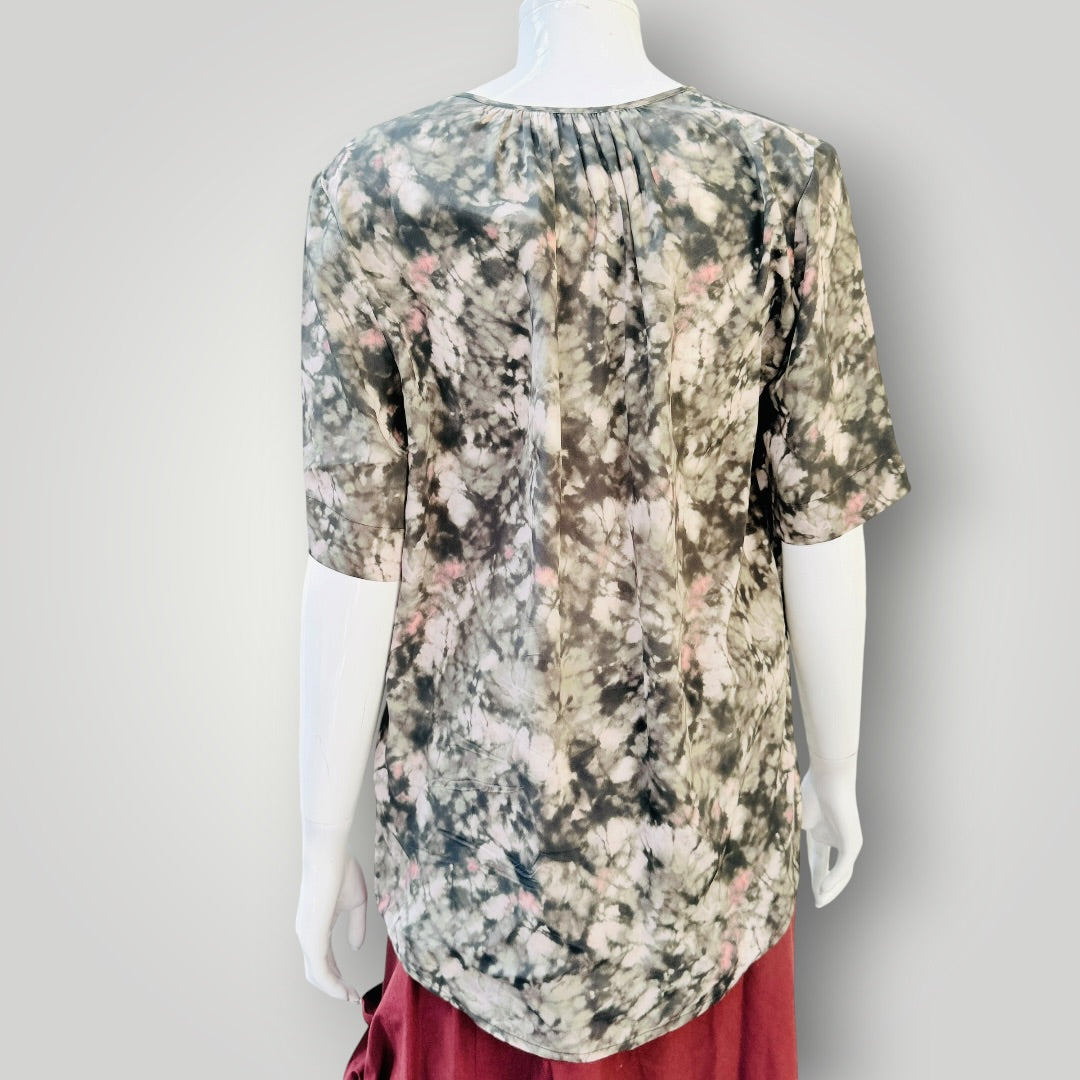 Juliette Hogan - V-Neck Short Sleeve Silk Top - Olive & Pink - Size S (3928210914045434900)
