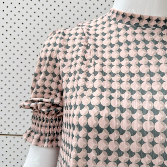 Capture - Geometric Print Ruffle Short Sleeve Top - Pink & Charcoal - Size 16 (3928680087635395072)